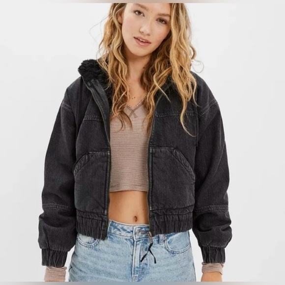 American Eagle Outfitters Jackets & Blazers - American Eagle Outfitters Black Denim
Faux Fur Lined Hoodie Jacket Size L